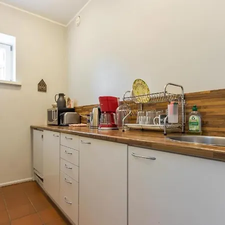 Ernesaks - Private Yard And Grill