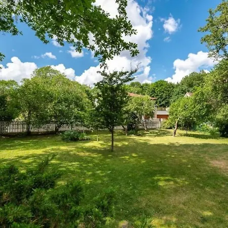 Villa Ernesaks - Private Yard And Grill *