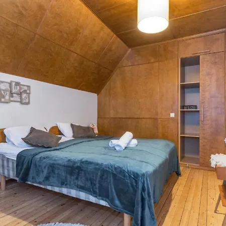 Ernesaks - Private Yard And Grill *