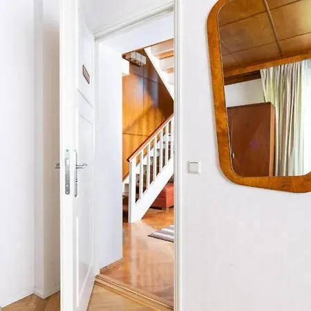 Villa Ernesaks - Private Yard And Grill