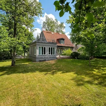 Villa Ernesaks - Private Yard And Grill